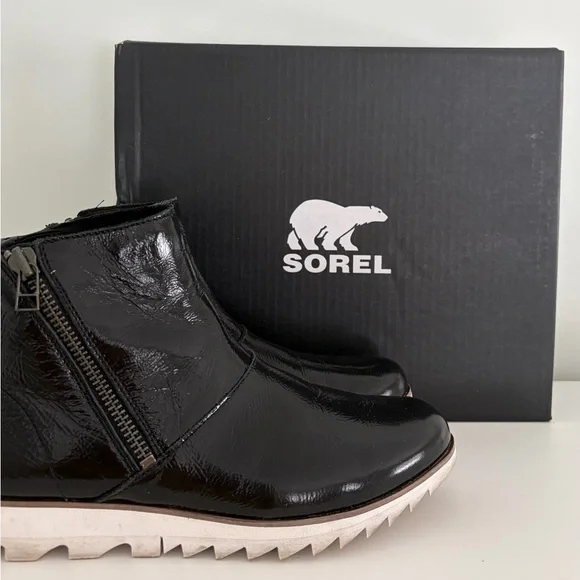 Sorel boots size 8 - Picture 10 of 12
